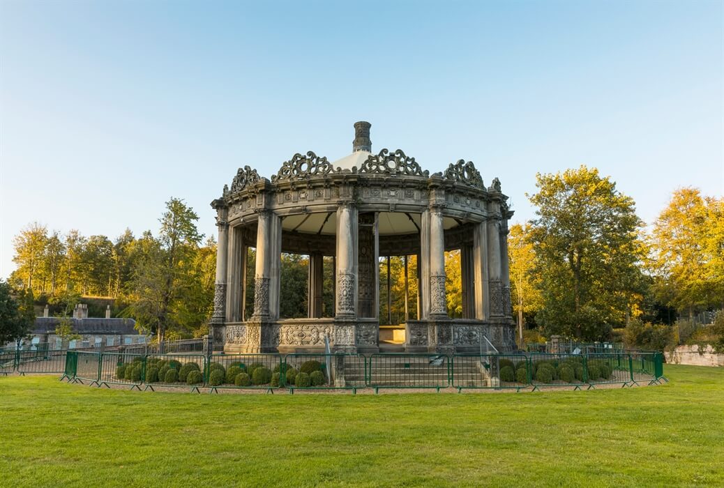 Discover the best locations in Edinburgh for commuting in and out of the city